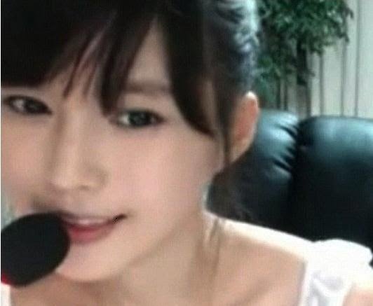 千萬別亂塞!激情視訊女友玩具拔不出LIVE直播「生產」過程