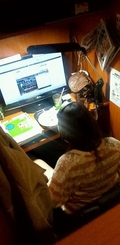 翻版摩鐵！日網咖到處活春宮 常遭隔壁拍下…